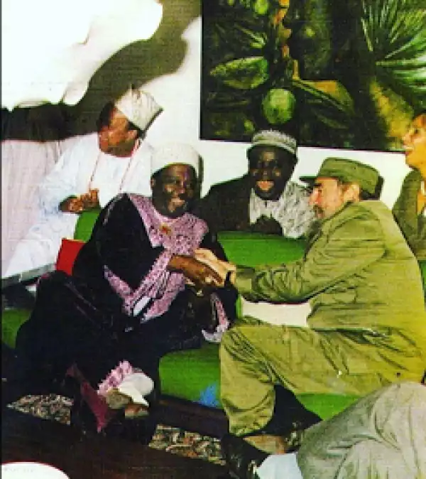 Photo of late Ooni of Ife, Oba Sijuwade and Fidel Castro in Cuba